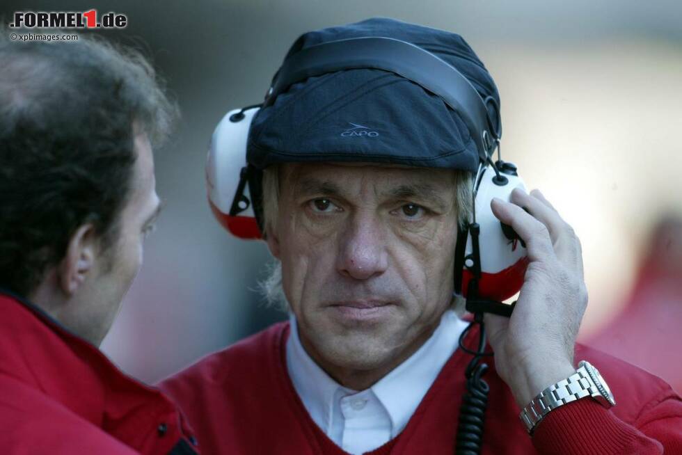 #10: Der österreichische Designer Gustav Brunner hat schon zweimal für Ferrari gearbeitet, aber so viel Geld wie zwischen 2001 und 2005 bei Toyota hat er nie zuvor verdient. Bevor er das Toyota-Angebot annimmt, empfindet er dieses finanziell zwar als gut, aber nicht überragend - bis er merkt, dass die vereinbarte Gage jährlich gedacht ist und nicht wie irrtümlich angenommen für die komplette Vertragslaufzeit. #10: Der österreichische Designer Gustav Brunner hat schon zweimal für Ferrari gearbeitet, aber so viel Geld wie zwischen 2001 und 2005 bei Toyota hat er nie zuvor verdient. Bevor er das Toyota-Angebot annimmt, empfindet er dieses finanziell zwar als gut, aber nicht überragend - bis er merkt, dass die vereinbarte Gage jährlich gedacht ist und nicht wie irrtümlich angenommen für die komplette Vertragslaufzeit.