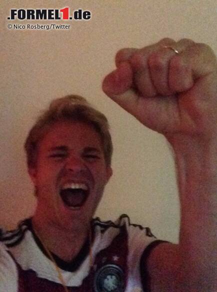 Foto zur News: Nico Rosberg (Mercedes): &quot;Yeahhhhhhhhhh!!!!!!! Wahnsinn!!!!! @DFB_Team #Weltmeister&quot;

&quot;Tolle Mannschaft, toller Teamgeist. Danke für die schönen Momente. Ihr habt es aber ganz schön spannend gemacht... &quot;