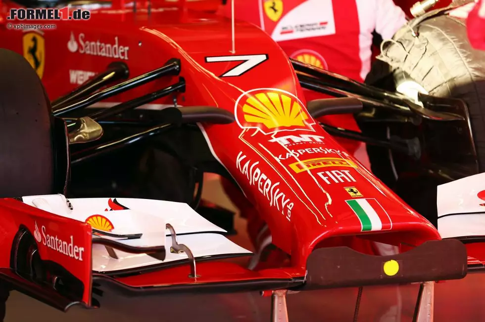 Einen ähnlichen Ansatz wie Mercedes wählte auch Ferrari. Die Italiener ziehen die Nase ebenfalls komplett herunter und verzichten auf einen Rüssel. Foto zur News: Einen ähnlichen Ansatz wie Mercedes wählte auch Ferrari. Die Italiener ziehen die Nase ebenfalls komplett herunter und verzichten auf einen Rüssel.