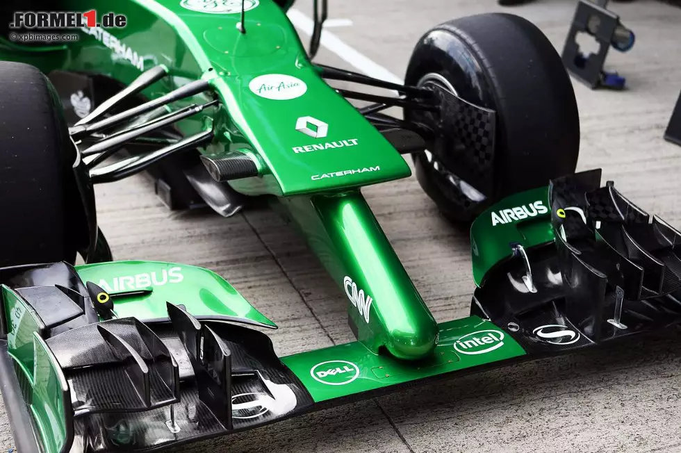 Auch die Nase des neuen Caterham CT05 ist in ihrer Form einzigartig. Von oben betrachtet erinnert sie ein wenig an einen Spaten. Teamchef Cyril Abiteboul sprach gar von einem "Alien". Foto zur News: Auch die Nase des neuen Caterham CT05 ist in ihrer Form einzigartig. Von oben betrachtet erinnert sie ein wenig an einen Spaten. Teamchef Cyril Abiteboul sprach gar von einem "Alien".