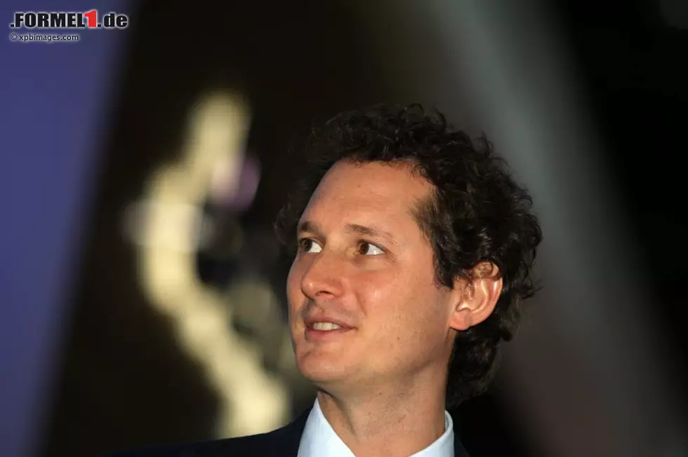 Foto zur News: John Elkann (FIAT-Präsident): &quot;Im Namen meiner Familie und mir möchte ich Luca für alles, was er für Fiat und Ferrari getan hat, danken. Wir haben viele herausfordernde aber auch lohnende Momente miteinander geteilt. Luca verlässt uns mit meinen aufrichtigsten und herzlichsten Wünschen für seine zukünftigen Pläne und der Hoffnung - und ich bin sicher, dass wir die beide teilen - dass Ferrari bald wieder auf die Siegesstraße kommt.&quot;