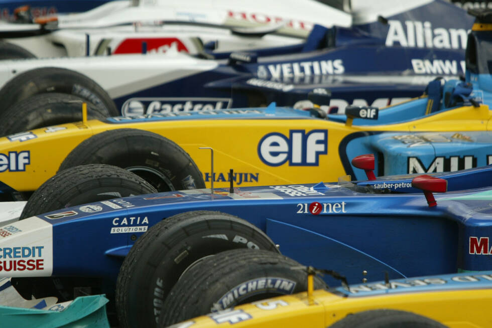 Foto zur News: #1: Cockpits nach dem Reise-nach-Jerusalem-Prinzip - Michael Schumacher im Minardi: Es ist das am häufigsten zitierte Beispiel, als die FIA 2002 auf die groteske Idee kommt, die Piloten zu einem heiteren Tauschen der Cockpits zu verdonnern. Wäre der Vorschlag Realität, würde der Automobil-Weltverband die Fahrer auswählen und Rennen für Rennen rotieren lassen. Sobald jeder für jedes Team am Volant gewesen ist, gibt es ein Wünsch-dir-was: Jeder sucht sich ein Cockpit aus, streng nach der Reihenfolge im WM-Gesamtstand. Und nein, liebe Leser, es ist ausnahmsweise kein Aprilscherz von &#039;Motorsport-Total.com&#039;!