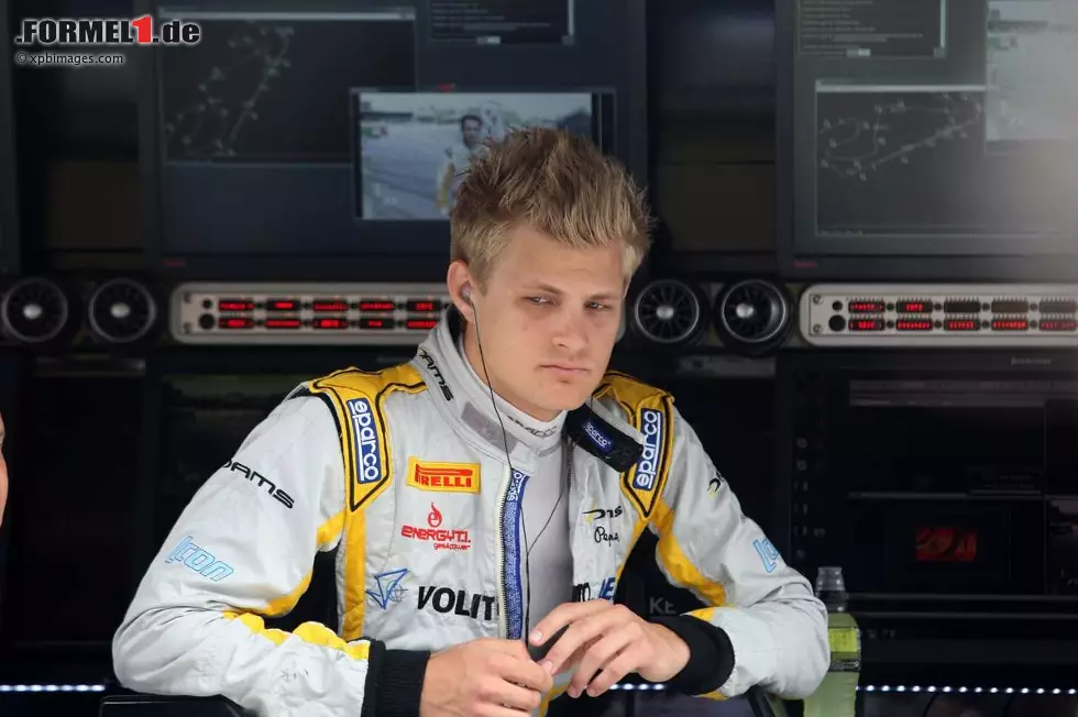 Foto zur News: 9 - Rookie Marcus Ericsson musste als einer der letzten bestätigten Piloten sehen, was übrig bleibt. Der Caterham-Pilot wählt die größte einstellige Zahl: die 9