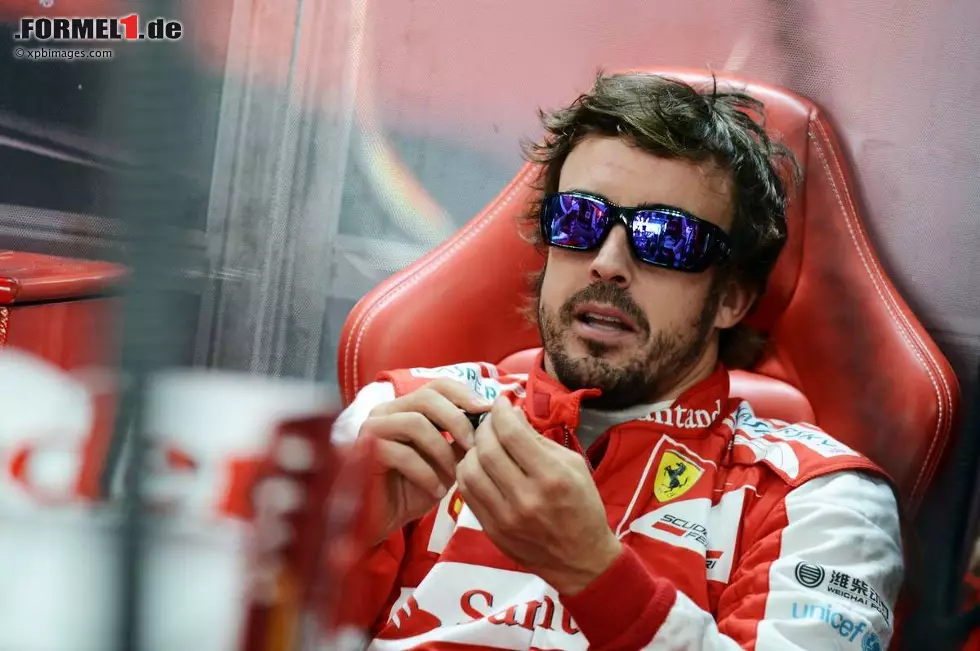 Foto zur News: 14 - Nicht so hinter dem Berg mit den Gründen für seine Wahl hält Fernando Alonso. Der Ferrari-Pilot liefert selbst die passende Erklärung für die 14: "Sie hat mir immer Glück gebracht", meint er und gibt ein Beispiel. Am 14. Juli 1996 gewann er die Kart-Weltmeisterschaft mit der Startnummer 14. Sein Alter dabei: Na klar, 14