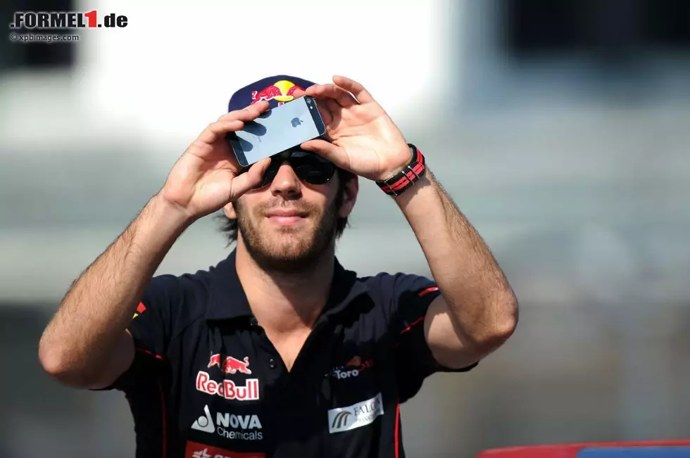 Foto zur News: 25 - Jean-Eric Vergne bekommt mit der 25 ebenfalls seine erste Wahl zugesprochen. Auch der Franzose sieht darin eine Reminiszenz an seine früheren Karttage, als Beweis postete er via Twitter ein Foto, das ihn mit der Startnummer 25 zeigt