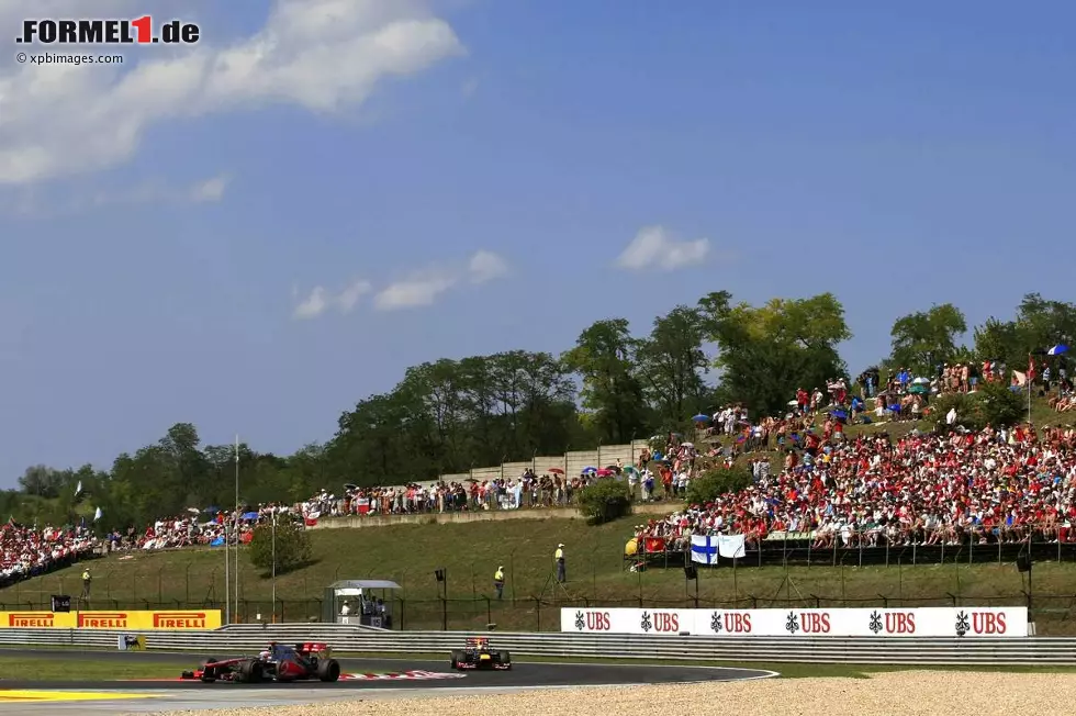 Foto zur News: Jenson Button (McLaren): &quot;Der Hungaroring ist eine großartige Strecke. Alle denken, dass es ein langsamer Kurs ist, aber hintenraus gibt es einige ziemlich ordentliche Kurven. Kurve vier erfordert einige Hingabe und weil man den Scheitelpunkt nicht sehen kann, ist es noch schwieriger. Das gleiche gilt für die Sequenz von S-Kurven in den Kurven acht bis elf, die man sehr gerne fährt. Trotzdem ist es ein Kurs, der eine Menge Abtrieb und Grip erfordert. Ich denke, dass wir in dieser Hinsicht positive Schritte machen.&quot;