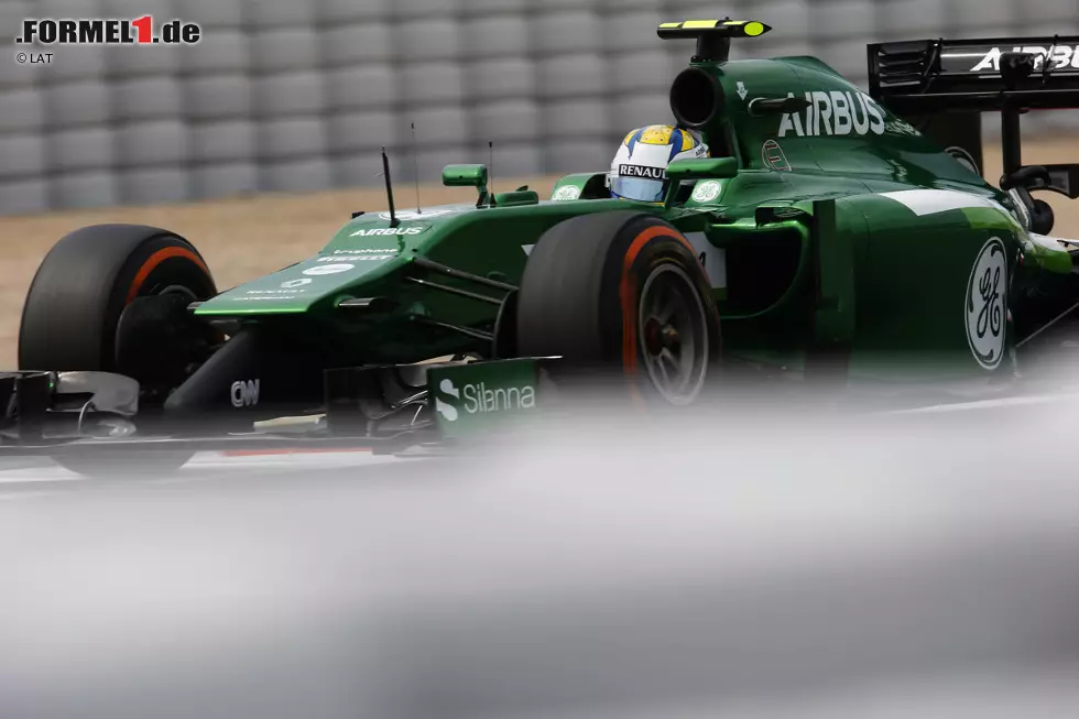Marcus Ericsson (Caterham), einer von drei Rookies im Feld, fügt an: "Die Strecke sieht nach einer guten Herausforderung aus. Sie ist schnell, besonders wenn man bedenkt, dass es fast ein Straßenkurs ist. Wir fahren hier mit ziemlich wenig Abtrieb, denn es gibt mehrere Höchstgeschwindigkeits-Abschnitte und wir werden in den Freien Trainings vor allem an den Bremsen arbeiten. Wir müssen sicherstellen, dass die Bremsen während des Wochenendes optimal gekühlt sind und wir müssen auf den Bremsverschleiß achten. Foto zur News: Marcus Ericsson (Caterham), einer von drei Rookies im Feld, fügt an: "Die Strecke sieht nach einer guten Herausforderung aus. Sie ist schnell, besonders wenn man bedenkt, dass es fast ein Straßenkurs ist. Wir fahren hier mit ziemlich wenig Abtrieb, denn es gibt mehrere Höchstgeschwindigkeits-Abschnitte und wir werden in den Freien Trainings vor allem an den Bremsen arbeiten. Wir müssen sicherstellen, dass die Bremsen während des Wochenendes optimal gekühlt sind und wir müssen auf den Bremsverschleiß achten.