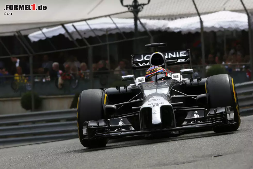 McLaren-Pilot Jenson Button, Kanada-Sieger 2011, ist da schon optimistischer: "Ich mag den Kanada-Grand-Prix sehr. Es ist eines dieser Rennen, bei denen einfach alles stimmt: Die Stadt ist fantastisch, die Fans sind freundlich und loyal, die Strecke ist eine Herausforderung und das Rennen meist ziemlich durcheinander. Dieser Ort produziert meist ein großartiges Formel-1-Erlebnis. Das Wetter kann in Kanada immer eine Schlüsselrolle einnehmen. Die Vorhersage sieht momentan nicht schlecht aus, aber man weiß nie, ob einen ein blauer Himmel oder ein Sturzregen erwartet, wenn man morgens die Vorhänge zurückzieht. Wahrscheinlich bekommen wir von beidem etwas." Foto zur News: McLaren-Pilot Jenson Button, Kanada-Sieger 2011, ist da schon optimistischer: "Ich mag den Kanada-Grand-Prix sehr. Es ist eines dieser Rennen, bei denen einfach alles stimmt: Die Stadt ist fantastisch, die Fans sind freundlich und loyal, die Strecke ist eine Herausforderung und das Rennen meist ziemlich durcheinander. Dieser Ort produziert meist ein großartiges Formel-1-Erlebnis. Das Wetter kann in Kanada immer eine Schlüsselrolle einnehmen. Die Vorhersage sieht momentan nicht schlecht aus, aber man weiß nie, ob einen ein blauer Himmel oder ein Sturzregen erwartet, wenn man morgens die Vorhänge zurückzieht. Wahrscheinlich bekommen wir von beidem etwas."