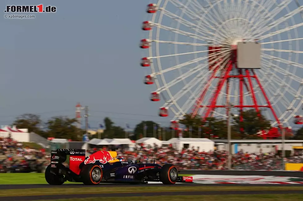 Foto zur News: Sebastian Vettel (Red Bull): &quot;Suzuka als Ganzes ist fantastisch. Die einzige Strecke, mit der man es vergleichen könnte, ist Spa. Es ist eine sehr anspruchsvolle Strecke, speziell der erste Sektor mit den vielen schnellen Kurven. Ich genieße diese wirklich sehr, aber danach hast du die Spoon-Kurve, die sehr technisch ist und eine riesige Herausforderung, gleich wie die 130R-Kurve.&quot;