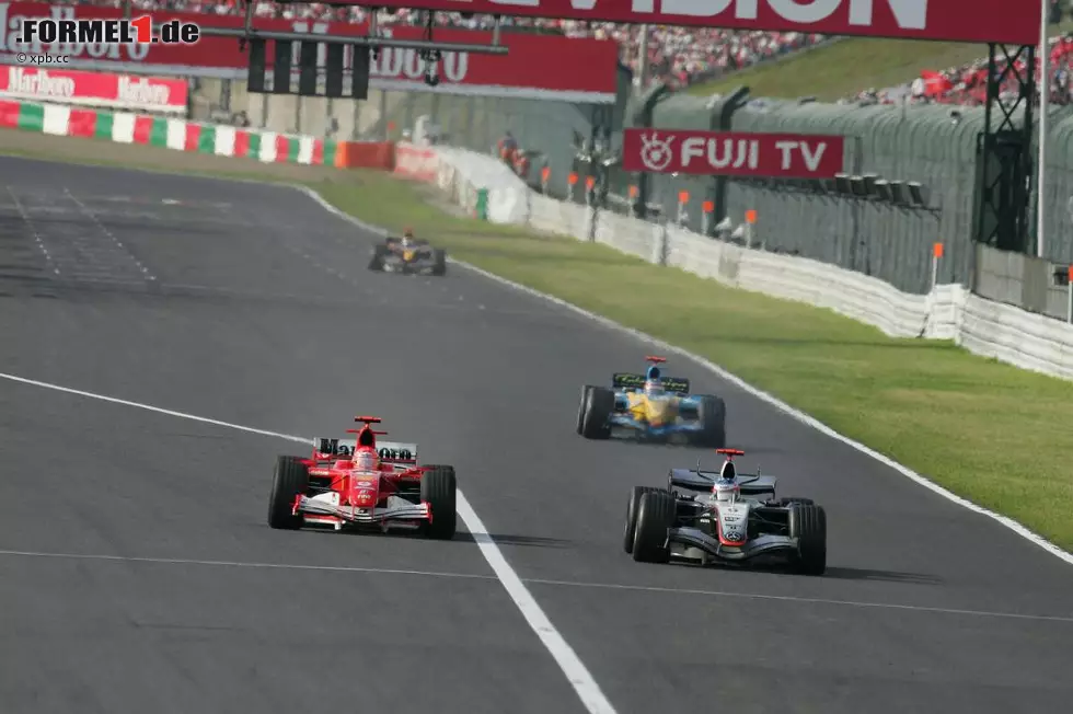 Sergio Perez (Force India): "Suzuka ist so ein aufregender Kurs. Er ist ein Klassiker voll mit großartigen Kurven in jedem Sektor. Es ist eine Strecke, auf der Selbstvertrauen im Auto besonders wichtig ist, weil man den Fluss der Runde finden muss - besonders im ersten Sektor zwischen den Kurven zwei und sieben. Man muss sehr präzise sein, aber es ist sehr technisch und nicht einfach, jeden Scheitelpunkt zu erwischen. Weil er so viele schnelle Kurven gibt, ist es nicht einfach, dem Auto vor dir zu folgen und zu überholen." Foto zur News: Sergio Perez (Force India): "Suzuka ist so ein aufregender Kurs. Er ist ein Klassiker voll mit großartigen Kurven in jedem Sektor. Es ist eine Strecke, auf der Selbstvertrauen im Auto besonders wichtig ist, weil man den Fluss der Runde finden muss - besonders im ersten Sektor zwischen den Kurven zwei und sieben. Man muss sehr präzise sein, aber es ist sehr technisch und nicht einfach, jeden Scheitelpunkt zu erwischen. Weil er so viele schnelle Kurven gibt, ist es nicht einfach, dem Auto vor dir zu folgen und zu überholen."