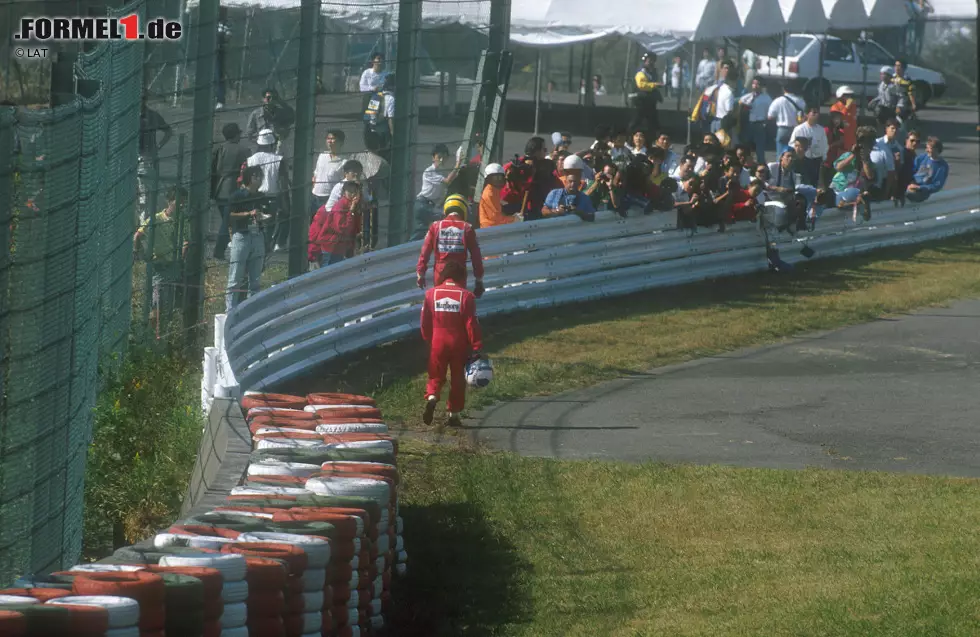 Foto zur News: Romain Grosjean (Lotus): "Ich liebe Suzuka, weil die Strecke eine enorme Herausforderung ist. Es gibt nicht eine einzige Kurve, die keine große Herausforderung ist. Es ist eine Strecke auf der man jedes Mal noch Zeit und Verbesserungen finden kann, egal wie klein sie auch sein mögen. Sektor 1 ist unglaublich, nachdem man ihn passiert hat, kann man ein wenig durchpusten - aber nicht lange! Es gibt keinen Raum für Fehler, die der Auslauf ziemlich gering und die Strecke ziemlich schmal ist. Aber ich liebe es! Jeder Meter von Suzuka ist besonders und jeder Meter ist eine Herausforderung. Die Spoon-Kurve ist besonders fantastisch, sie ist in einem Formel-1-Auto ein wahrer Nervenkitzel."