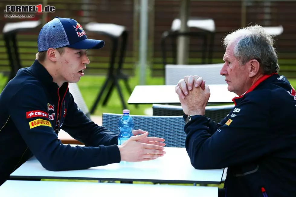 Red Bull: Bei Red Bull ist alles klar, auch wenn eine Personalie für Kinnladen auf der Asphaltdecke sorgte: Daniel Ricciardo ist billig, enorm schnell und nach drei Grand-Prix-Siegen eine heiße Zukunftsaktie, zudem langfristig an Red Bull gebunden. Mit Daniil Kwjat steigt ein 20-jähriger Russe nach nur einem Jahr in der Formel 1 zum Topteam auf. Foto zur News: Red Bull: Bei Red Bull ist alles klar, auch wenn eine Personalie für Kinnladen auf der Asphaltdecke sorgte: Daniel Ricciardo ist billig, enorm schnell und nach drei Grand-Prix-Siegen eine heiße Zukunftsaktie, zudem langfristig an Red Bull gebunden. Mit Daniil Kwjat steigt ein 20-jähriger Russe nach nur einem Jahr in der Formel 1 zum Topteam auf.