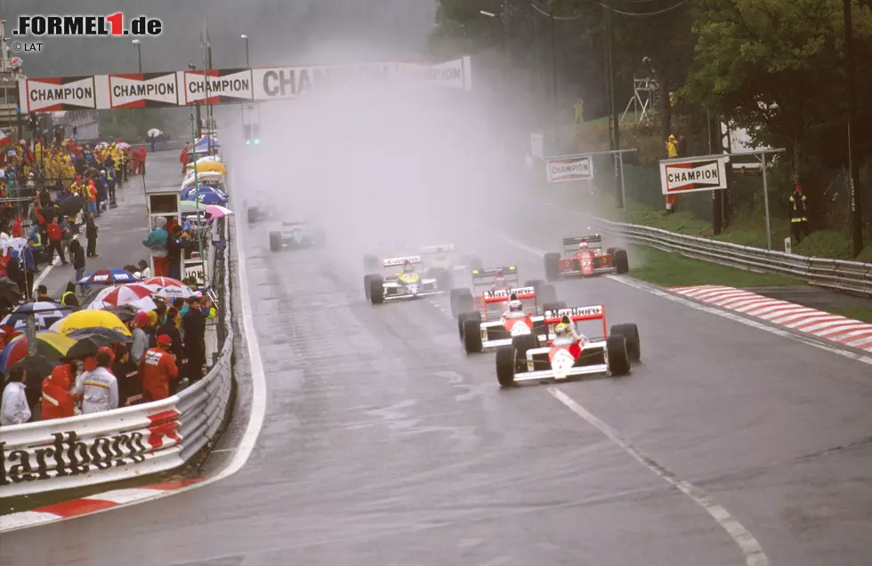 Valtteri Bottas (Williams): "Die Höhenunterschiede und schnellen Kurve machen das Fahren zu einer wahren Freude, besonders in einem Formel-1-Auto. Durch die langen Geraden und variablen Wetterbedingungen kann es für Fahrer und Fans sehr interessant werden. Um in Spa konkurrenzfähig zu sein, braucht man ein Auto mit effizienter Aerodynamik." Foto zur News: Valtteri Bottas (Williams): "Die Höhenunterschiede und schnellen Kurve machen das Fahren zu einer wahren Freude, besonders in einem Formel-1-Auto. Durch die langen Geraden und variablen Wetterbedingungen kann es für Fahrer und Fans sehr interessant werden. Um in Spa konkurrenzfähig zu sein, braucht man ein Auto mit effizienter Aerodynamik."