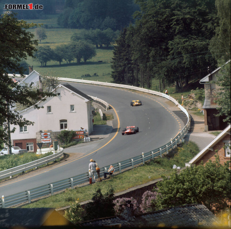 Foto zur News: Die erste Ausgabe des Rennens wurde damals noch auf dem 14,1 Kilometer langen Originalkurs von Spa-Francorchamps abgehalten. Diese Strecke wurde (mit kleineren Modifikationen) von 1950 bis 1956, 1958 und zwischen 1960 und 1970 genutzt, danach wurde sie für zu gefährlich für die Formel 1 befunden. Der Nivelles-Circuit wurde 1972 und 1974 befahren, Zolder hatte das Rennen 1973 und dann von 1975 bis 1982. Spa hielt das Rennen 1983 auf einem gekürzten 6,949 Kilometer langen Kurs ab, bevor Zolder letztmals 1984 den Belgien-Grand-Prix austragen durfte.