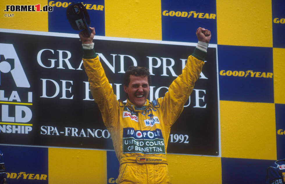 Foto zur News: Der erfolgreichste Fahrer in Belgien ist Michael Schumacher mit sechs Siegen. Den ersten seiner 91 Siege feierte der Deutsche hier 1992 mit Benetton. Mit dem gleichen Team gewann er auch 1995, bevor er mit Ferrari gleich ein ganzes Quartett an Siegen einfuhr (1996, 1997, 2001 und 2002). Auf Rang zwei rangiert Ayrton Senna mit fünf Siegen: 1985, 1988, 1989, 1990 und 1991.