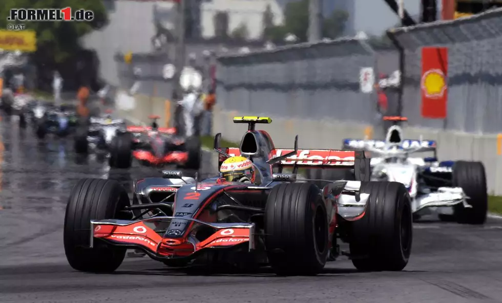 Hamilton gewann das Rennen 2007, 2010 und 2012. Der erste Erfolg war sein Premierensieg in der Formel 1. Von den sieben anderen Rennsiegern im aktuellen Feld, haben neben ihm vier weitere Fahrer ihren ersten Sieg am gleichen Wochenende wie ihre erste Pole-Position gefeiert: Felipe Massa (Türkei 2006), Sebastian Vettel (Italien 2008), Nico Rosberg (China 2012) und Pastor Maldonado (Spanien 2012). Foto zur News: Hamilton gewann das Rennen 2007, 2010 und 2012. Der erste Erfolg war sein Premierensieg in der Formel 1. Von den sieben anderen Rennsiegern im aktuellen Feld, haben neben ihm vier weitere Fahrer ihren ersten Sieg am gleichen Wochenende wie ihre erste Pole-Position gefeiert: Felipe Massa (Türkei 2006), Sebastian Vettel (Italien 2008), Nico Rosberg (China 2012) und Pastor Maldonado (Spanien 2012).