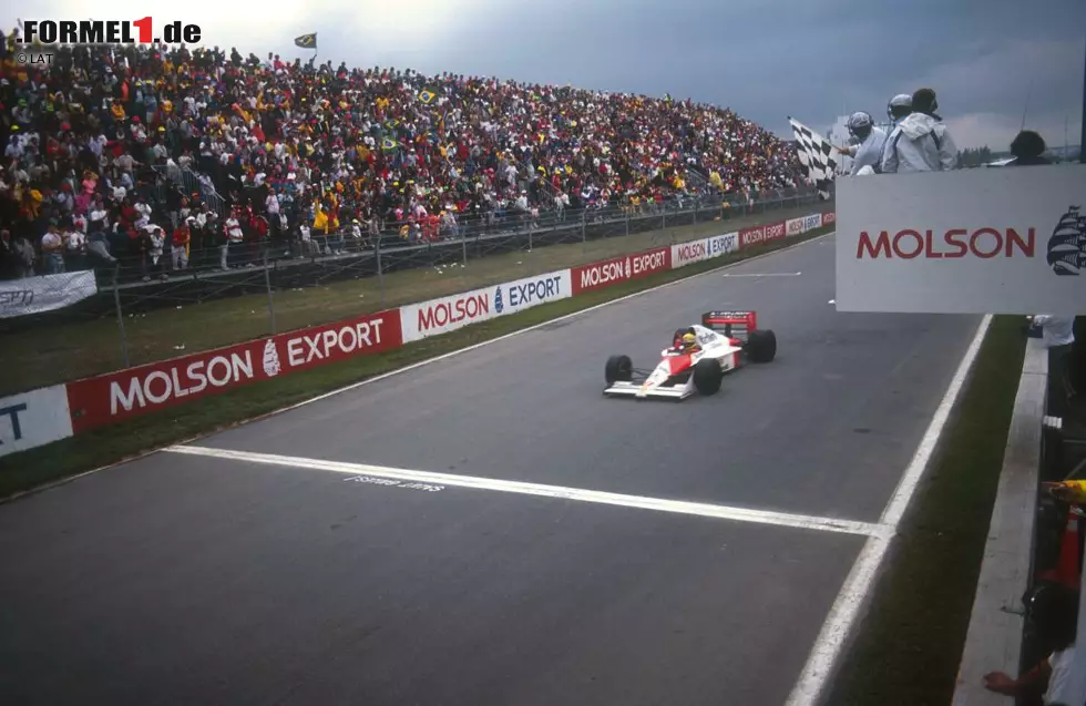 Der Blick in die Geschichte wird Nico Rosberg an diesem Wochenende nicht gefallen. Seit den frühen 1980er Jahren findet der Kanada-Grand-Prix in der ersten Hälfte des Rennkalender statt und folgte dabei 17 Mal auf den Großen Preis von Monaco. Doch lediglich Ayrton Senna ließ im Jahr 1990 einem Triumph in Monaco unmittelbar einen Sieg auf dem Circuit Gilles Villeneuve folgen. Michael Schumacher (1994, 1997), Kimi Räikkönen (2005) und Fernando Alonso (2006) konnten zwar beide Rennen im selben Jahr gewinnen, allerdings fanden sie damals nicht hintereinander statt. Foto zur News: Der Blick in die Geschichte wird Nico Rosberg an diesem Wochenende nicht gefallen. Seit den frühen 1980er Jahren findet der Kanada-Grand-Prix in der ersten Hälfte des Rennkalender statt und folgte dabei 17 Mal auf den Großen Preis von Monaco. Doch lediglich Ayrton Senna ließ im Jahr 1990 einem Triumph in Monaco unmittelbar einen Sieg auf dem Circuit Gilles Villeneuve folgen. Michael Schumacher (1994, 1997), Kimi Räikkönen (2005) und Fernando Alonso (2006) konnten zwar beide Rennen im selben Jahr gewinnen, allerdings fanden sie damals nicht hintereinander statt.