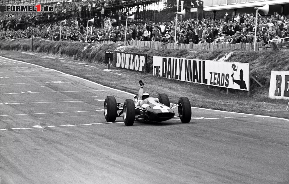 Foto zur News: Zwischen 1964 (siehe Sieger Jim Clark im Bild) und 1986 trug der Traditionskurs von Brands Hatch den britischen Grand Prix aus. Alle übrigen Rennen wurden in Silverstone veranstaltet.