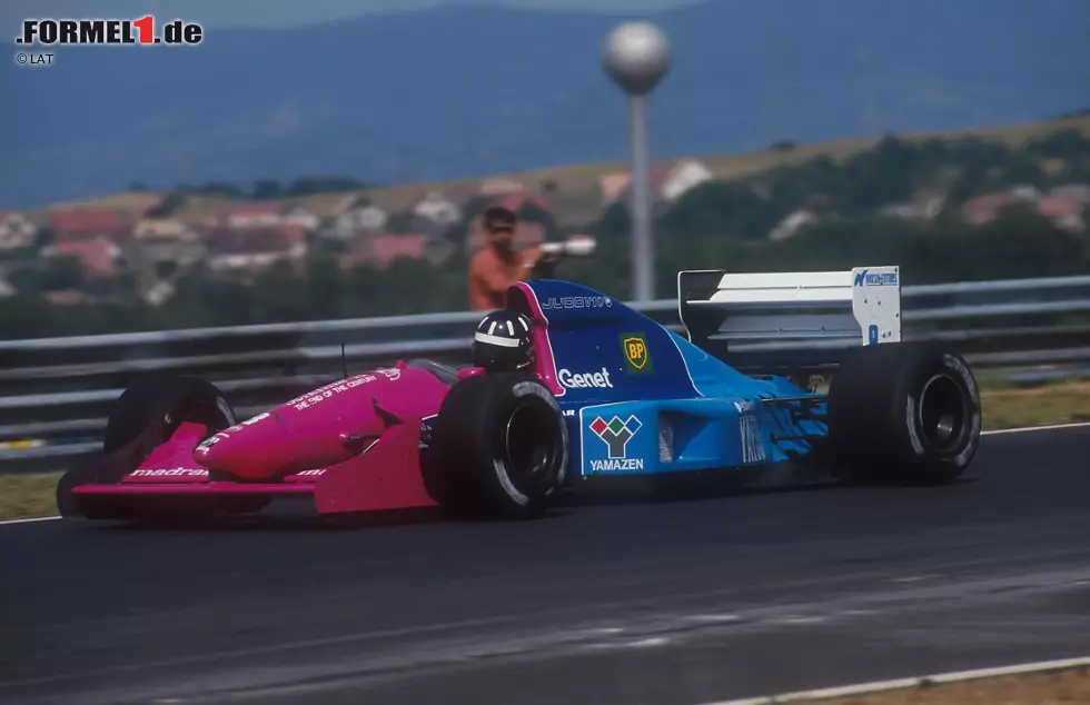 Das Rennen 1992 ist nicht nur wegen Mansells Titelgewinn denkwürdig. Es war der letzte Grand Prix in der Formel 1, in dem es ein Pre-Qualifying gab. Außerdem war es das letzte Rennen für Brabham. Damon Hill qualifizierte sich als 25. und wurde Elfter und damit Letzter. Foto zur News: Das Rennen 1992 ist nicht nur wegen Mansells Titelgewinn denkwürdig. Es war der letzte Grand Prix in der Formel 1, in dem es ein Pre-Qualifying gab. Außerdem war es das letzte Rennen für Brabham. Damon Hill qualifizierte sich als 25. und wurde Elfter und damit Letzter.