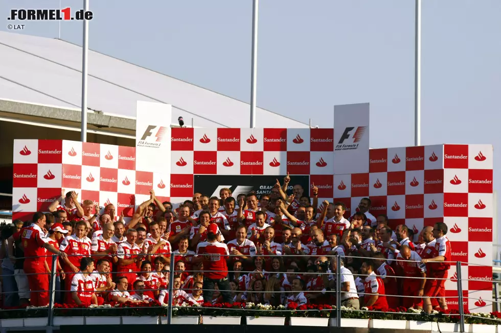 Bei den Konstrukteuren hält Ferrari den Rekord mit 18 Siegen. Neben Schumacher haben Alberto Ascari (1951, 1952), Phil Hill (1960, 1961), John Surtees (1964), Ludovico Scarfiotti (1966), Clay Regazzoni (1970, 1975), Jody Scheckter (1979), Gerhard Berger (1988), Rubens Barrichello (2002, 2004) und der aktuelle Pilot Fernando Alonso (2010) für Ferrari in Monza gewonnen. Foto zur News: Bei den Konstrukteuren hält Ferrari den Rekord mit 18 Siegen. Neben Schumacher haben Alberto Ascari (1951, 1952), Phil Hill (1960, 1961), John Surtees (1964), Ludovico Scarfiotti (1966), Clay Regazzoni (1970, 1975), Jody Scheckter (1979), Gerhard Berger (1988), Rubens Barrichello (2002, 2004) und der aktuelle Pilot Fernando Alonso (2010) für Ferrari in Monza gewonnen.