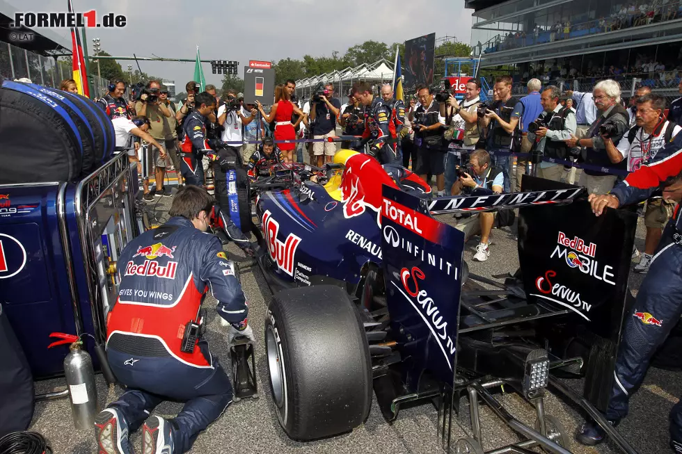 Der italienische Grand Prix in Monza wurde lediglich 21-mal von der Pole-Position gewonnen. Interessanterweise stammen mehr als die Hälfte dieser Siege aus dem neuen Jahrtausend. Nur die Jahre 2002 (Rubens Barrichello von Startplatz vier), 2006 (Michael Schumacher von Rang zwei) und 2009 (Barrichello von Position fünf) unterbrachen diese Serie. Foto zur News: Der italienische Grand Prix in Monza wurde lediglich 21-mal von der Pole-Position gewonnen. Interessanterweise stammen mehr als die Hälfte dieser Siege aus dem neuen Jahrtausend. Nur die Jahre 2002 (Rubens Barrichello von Startplatz vier), 2006 (Michael Schumacher von Rang zwei) und 2009 (Barrichello von Position fünf) unterbrachen diese Serie.