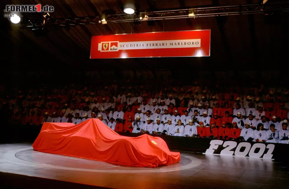 Und zwar jeweils in der Gestione Sportiva in Maranello, 2001 erstmals wieder mit einem WM-Titel in der Tasche. Foto zur News: Und zwar jeweils in der Gestione Sportiva in Maranello, 2001 erstmals wieder mit einem WM-Titel in der Tasche.