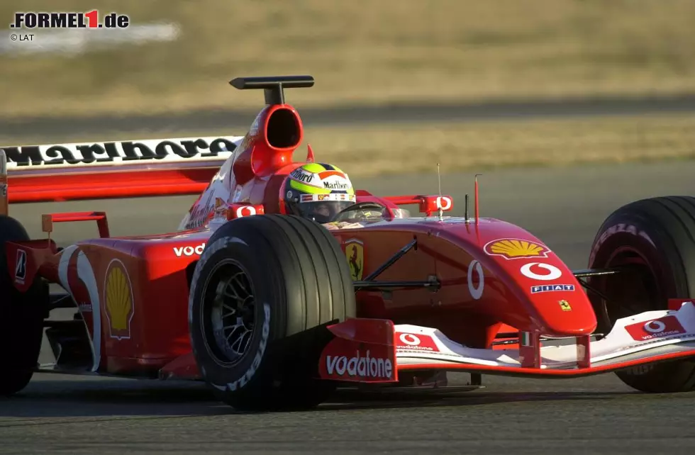 Großer Vorteil der Präsentation zu Hause: Gleich im Anschluss kann das neue Auto getestet werden. Hier Testfahrer Luciano Burti 2002 in Fiorano. Foto zur News: Großer Vorteil der Präsentation zu Hause: Gleich im Anschluss kann das neue Auto getestet werden. Hier Testfahrer Luciano Burti 2002 in Fiorano.