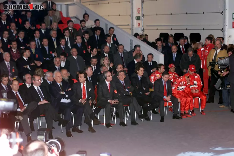In den Hochzeiten kommen bis zu 400 Medienvertreter aus aller Welt zu den Ferrari-Präsentationen. Foto zur News: In den Hochzeiten kommen bis zu 400 Medienvertreter aus aller Welt zu den Ferrari-Präsentationen.