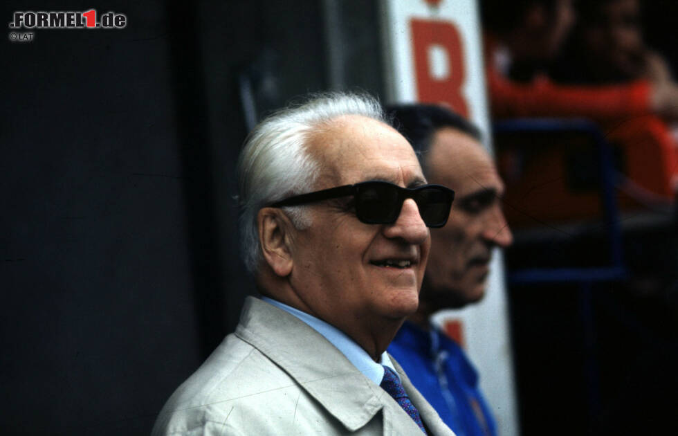 Foto zur News: Mit ihm hat alles angefangen: Enzo Ferrari gründete 1929 die Scuderia Ferrari, die seit Beginn der Formel-1-WM im Jahr 1950 fester Bestandteil ist. Gleich in den ersten Jahren wurden einige Rennleiter verschlissen: Federico Giberti (1950-1951), Nello Ugolini (1952-1955), Eraldo Sculati (1956) und Mino Amorotti (1957). Wahrer Chef war bis zu seinem Tod im Jahr 1988 sowieso immer der "Commendatore", doch es gab Statthalter ...