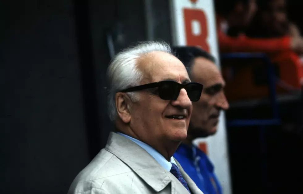 Foto zur News: Mit ihm hat alles angefangen: Enzo Ferrari gründete 1929 die Scuderia Ferrari, die seit Beginn der Formel-1-WM im Jahr 1950 fester Bestandteil ist. Gleich in den ersten Jahren wurden einige Rennleiter verschlissen: Federico Giberti (1950-1951), Nello Ugolini (1952-1955), Eraldo Sculati (1956) und Mino Amorotti (1957). Wahrer Chef war bis zu seinem Tod im Jahr 1988 sowieso immer der &quot;Commendatore&quot;, doch es gab Statthalter ...