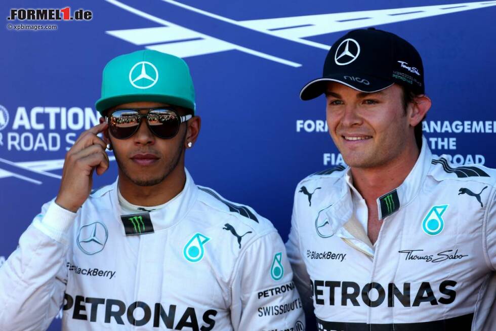 Foto zur News: Rückschlag Nummer 3: Die kontroverseste Niederlage erleidet der Brite im Qualifying von Monaco. Weil sich Teamkollege Rosberg bei seinem letzten Versuch verbremst, kann Hamilton seine Zeit aufgrund der Gelben Flaggen nicht mehr verbessern. Hamilton ist stinksauer und glaubt an einen absichtlichen Fehler, was das Verhältnis der beiden anspannen lässt. Im engen Fürstentum findet Hamilton im Rennen keinen Weg vorbei und wird Zweiter.
