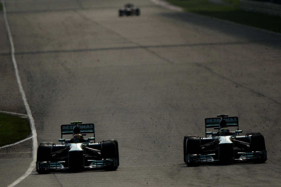 Foto zur News: Duell Nr. 8: Nico Rosberg &amp; Lewis Hamilton (Mercedes, seit 2013)