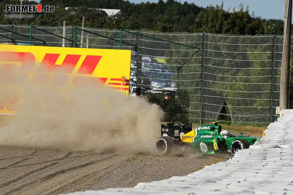 Grund für den Ausfall war eine Kollision mit Giedo van der Garde (Caterham), der danach ebenfalls nicht weitermachen kann. Foto zur News: Grund für den Ausfall war eine Kollision mit Giedo van der Garde (Caterham), der danach ebenfalls nicht weitermachen kann.