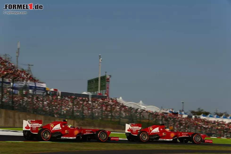 Felipe Massa (Ferrari) kann seine Chance ebenfalls nicht nutzen. Nachdem er sich in der Anfangsphase noch vor seinem Teamkollegen Alonso halten kann, wirft ihn unter anderem eine Durchfahrtsstrafe wegen Geschwindigkeitsüberschreitung in der Boxengasse zurück. Der Brasilianer wird nur Zehnter. Foto zur News: Felipe Massa (Ferrari) kann seine Chance ebenfalls nicht nutzen. Nachdem er sich in der Anfangsphase noch vor seinem Teamkollegen Alonso halten kann, wirft ihn unter anderem eine Durchfahrtsstrafe wegen Geschwindigkeitsüberschreitung in der Boxengasse zurück. Der Brasilianer wird nur Zehnter.