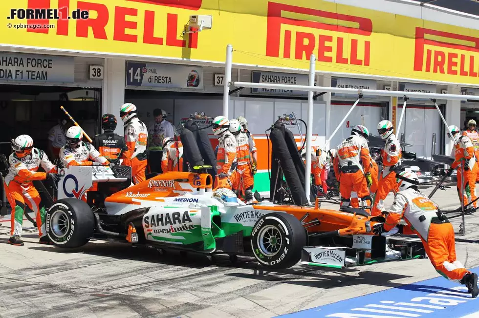 Adrian Sutil bringt sein 100. Grand Prix kein Glück. Schon nach 19 Runden wird sein Force India aufgrund eines Hydraulikdefekts in die Box zurückgeschoben. Foto zur News: Adrian Sutil bringt sein 100. Grand Prix kein Glück. Schon nach 19 Runden wird sein Force India aufgrund eines Hydraulikdefekts in die Box zurückgeschoben.