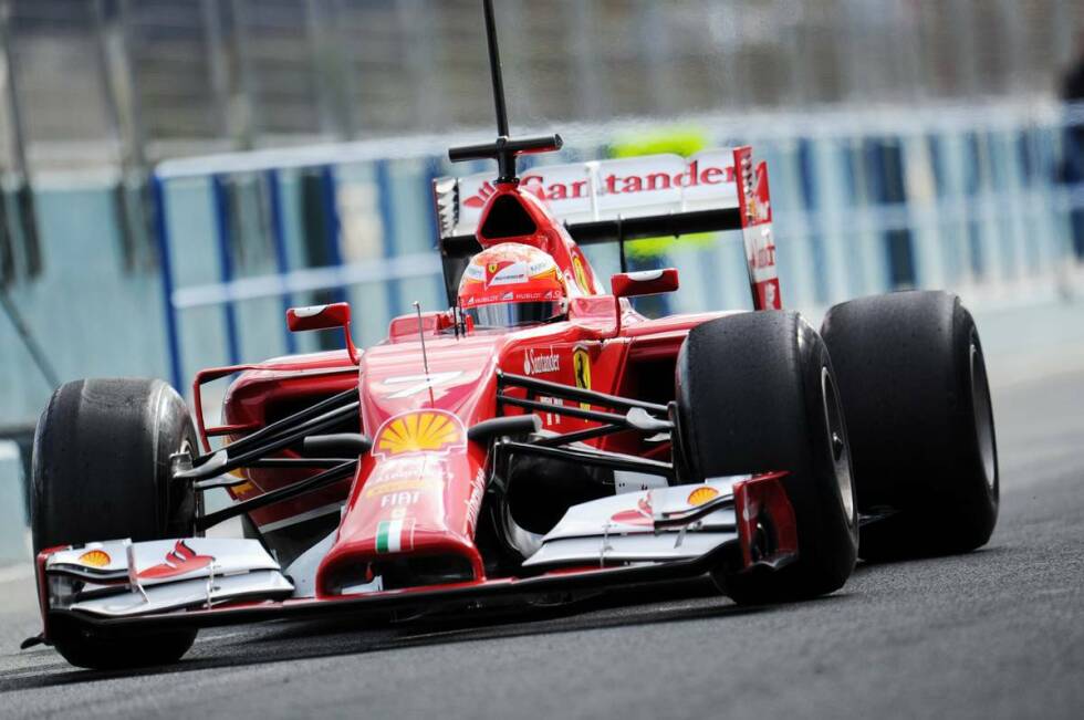 Foto zur News: Kimi Räikkönen (Ferrari F14 T) / 78 Runden / 1:24.812 Minuten (Mittwoch)
Der &quot;Iceman&quot; stand bei seinem ersten Auftritt nach der Rückkehr zu Ferrari im Fokus. Am ersten Testtag gab es prompt eine Bestzeit, am zweiten solide Runden mit dem F14 T. &quot;An unserem Auto gibt es offenbar keine grundlegenden Schwierigkeiten. Wir sind aus der Box gekommen und gefahren&quot;, fasst der Ferrari-Rückkehrer zusammen.