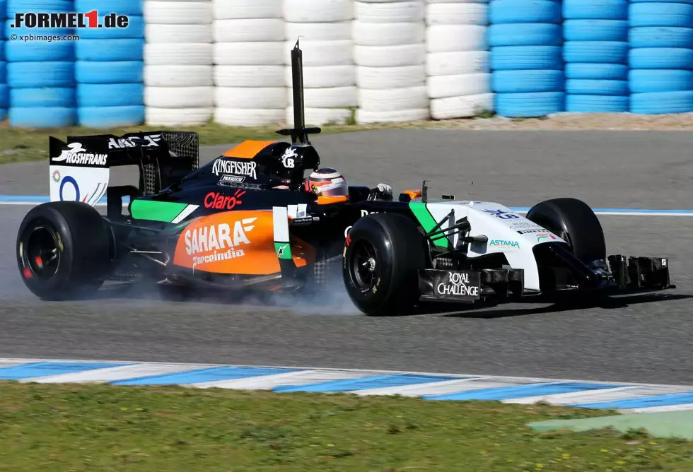 Nico Hülkenberg (Force India-Mercedes VJM07) / 17 Runden / 1:26.096 Minuten (Donnerstag)
Der Deutsche hatte nach seiner Rückkehr zu Force India nicht allzu viel Glück in Jerez. Er saß nur einen Tag (Donnerstag) im neuen VJM07 - und es lief nur wenig. Hülkenberg verbrachte die meiste Zeit an der Box, weil es technische Probleme gab. "So spielt das Leben", hakt der Emmericher sein Pech schnell ab. Niemand mit Mercedes-Power fuhr weniger als Hülkenberg. Foto zur News: Nico Hülkenberg (Force India-Mercedes VJM07) / 17 Runden / 1:26.096 Minuten (Donnerstag)
Der Deutsche hatte nach seiner Rückkehr zu Force India nicht allzu viel Glück in Jerez. Er saß nur einen Tag (Donnerstag) im neuen VJM07 - und es lief nur wenig. Hülkenberg verbrachte die meiste Zeit an der Box, weil es technische Probleme gab. "So spielt das Leben", hakt der Emmericher sein Pech schnell ab. Niemand mit Mercedes-Power fuhr weniger als Hülkenberg.