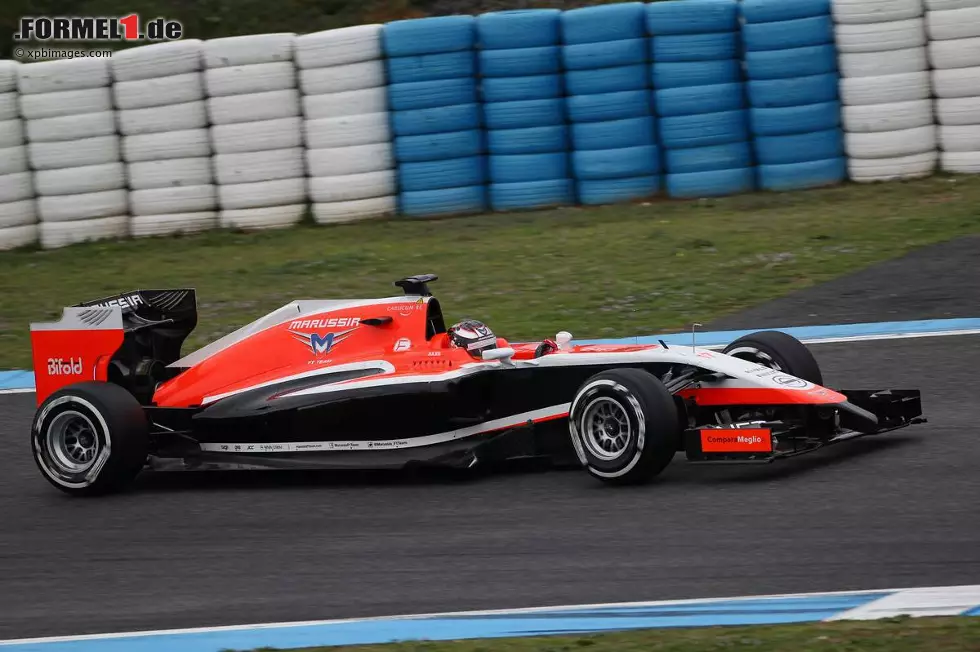 Jules Bianchi (Marussia-Ferrari MR03) / 25 Runden / 1:32.222 Minuten (Freitag)
Der Marussia kam erst am Donnerstag verspätet zum Test - und lief zunächst nicht. Erst als Bianchi am Freitag in den neuen MR03 kletterte, waren mal ein paar Runden am Stück möglich. "Nicht so viel wie gewünscht, aber immerhin", sagt der Franzose. Am Tag zuvor hatte sein Teamkollege Max Chilton nur fünf Installationsrunden drehen können. Foto zur News: Jules Bianchi (Marussia-Ferrari MR03) / 25 Runden / 1:32.222 Minuten (Freitag)
Der Marussia kam erst am Donnerstag verspätet zum Test - und lief zunächst nicht. Erst als Bianchi am Freitag in den neuen MR03 kletterte, waren mal ein paar Runden am Stück möglich. "Nicht so viel wie gewünscht, aber immerhin", sagt der Franzose. Am Tag zuvor hatte sein Teamkollege Max Chilton nur fünf Installationsrunden drehen können.
