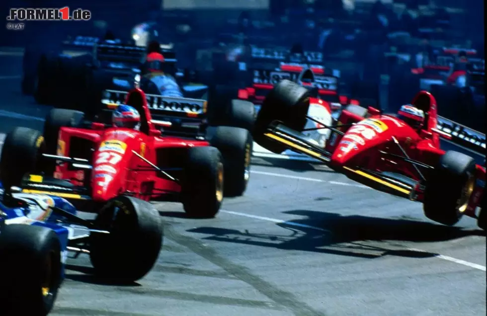 Denn die Saison 1995 bringt für Berger zwar insgesamt sechs Podestplätze, aber auch wilde Ablfüge wie in Monte Carlo. Nach dem Startabbruch infolge der Kollision mit Teamkollege Jean Alesi und Williams-Pilot David Coulthard wird Berger im Fürstentum Dritter. Foto zur News: Denn die Saison 1995 bringt für Berger zwar insgesamt sechs Podestplätze, aber auch wilde Ablfüge wie in Monte Carlo. Nach dem Startabbruch infolge der Kollision mit Teamkollege Jean Alesi und Williams-Pilot David Coulthard wird Berger im Fürstentum Dritter.