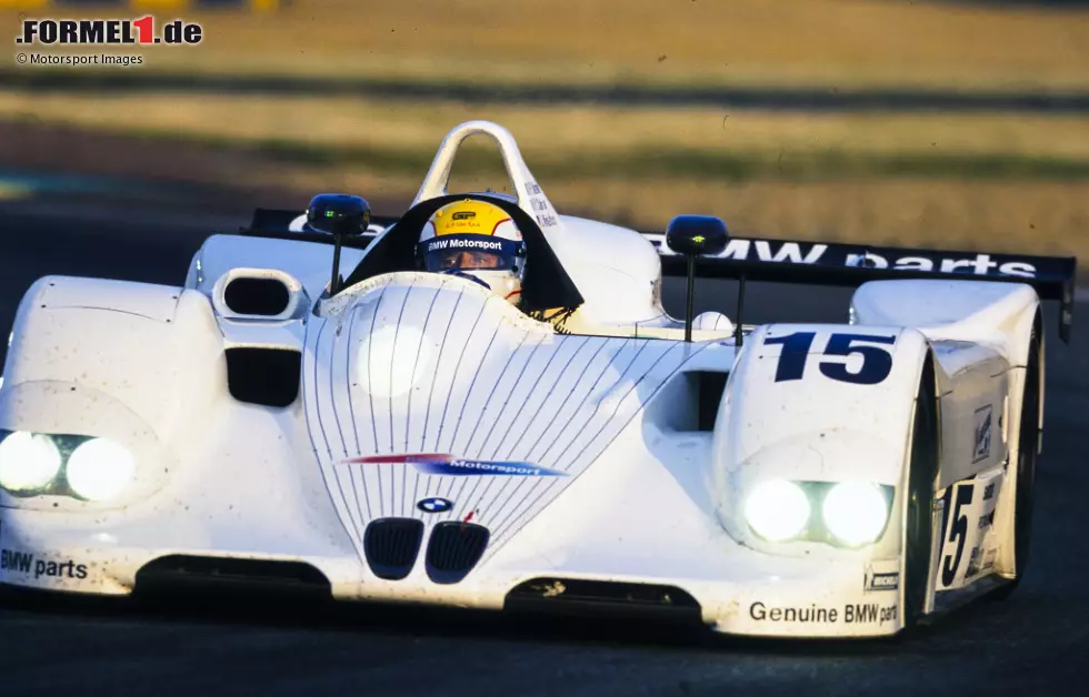 Abseits der Formel 1 gewinnt BMW unter der Leitung von Berger und Theissen die legendären 24 Stunden von Le Mans: Im Juni 1999 triumphiert der vom Schnitzer-Team eingesetzte BMW V12 LMR in den Händen von Joachim Winkelhock, Pierluigi Martini und Yannick Dalmas. Foto zur News: Abseits der Formel 1 gewinnt BMW unter der Leitung von Berger und Theissen die legendären 24 Stunden von Le Mans: Im Juni 1999 triumphiert der vom Schnitzer-Team eingesetzte BMW V12 LMR in den Händen von Joachim Winkelhock, Pierluigi Martini und Yannick Dalmas.