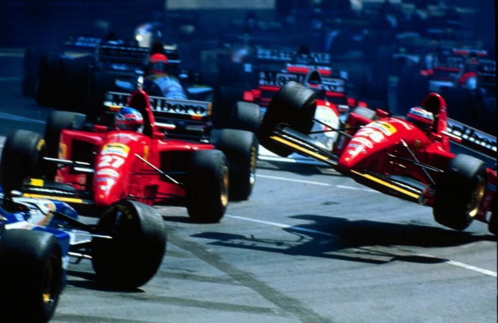 Foto zur News: Denn die Saison 1995 bringt für Berger zwar insgesamt sechs Podestplätze, aber auch wilde Ablfüge wie in Monte Carlo. Nach dem Startabbruch infolge der Kollision mit Teamkollege Jean Alesi und Williams-Pilot David Coulthard wird Berger im Fürstentum Dritter.