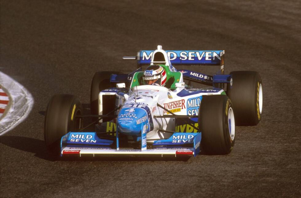 Foto zur News: ... im Winter 1995/1996 übernimmt. Mit dem B196 tut sich der Österreicher über weite Strecke der Saison schwer. Das nervöse Heck bereitet ihm anders als Schumacher große Probleme.