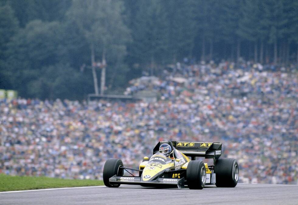 Foto zur News: Die Formel-1-Karriere von Gerhard Berger (geboren am 27. August 1959 in Wörgl) beginnt beim Großen Preis von Österreich 1984, dem zwölften von 16 Saisonläufen. Mit dem ATS-BMW kommt Berger bei seinem Debüt auf Platz zwölf ins Ziel. Bei seinem zweiten Start in Monza wird er Sechster, bekommt aber keinen WM-Punkt, weil ATS nur Teamkollege Manfred Winkelhock für Punkte gemeldet hat.