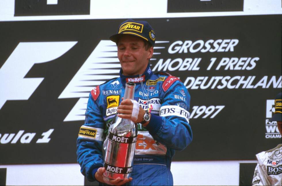 Foto zur News: ... emotionales Comeback. Keine drei Wochen nach dem Tod seines Vaters Johann holt sich Gerhard Berger in Hockenheim die Pole-Position, die schnellste Rennrunde und den Sieg. Es ist der zehnte und letzte Grand-Prix-Sieg seiner Karriere.