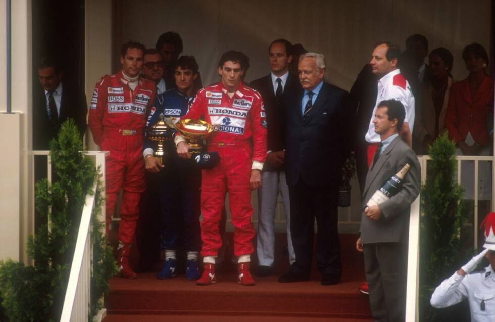 Foto zur News: Insgesamt fährt Berger in seiner ersten McLaren-Saison sieben Mal aufs Podest, unter anderem in Monte Carlo, wo er hinter Teamkollege Senna und Alesi Dritter wird.