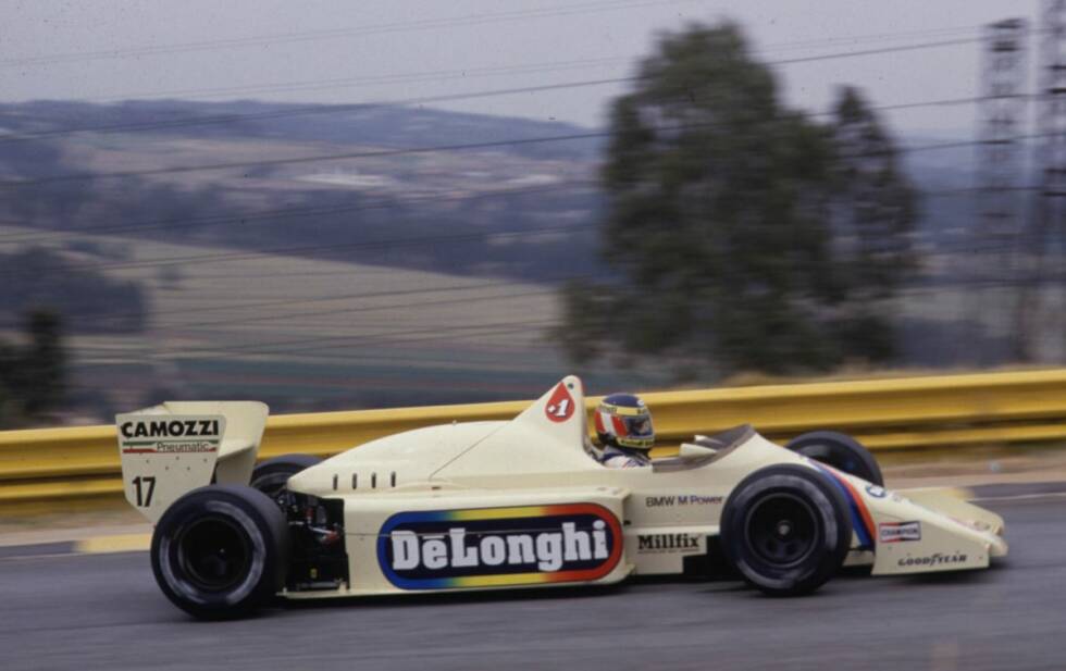 Foto zur News: Für die Saison 1985 wechselt Berger zu Arrows. In seinem Rücken arbeitet aber weiterhin ein BMW-Triebwerk. Beim Grand Prix von Südafrika in Kyalami holt sich Berger mit Platz fünf die ersten beiden WM-Punkte seiner Formel-1-Karriere. Zwei Wochen nach Kyalami wird Berger beim Saisonfinale 1985 in Adelaide Sechster. Mit seinen drei WM-Punkten schließt er das Jahr auf Rang 20 der Gesamtwertung ab.