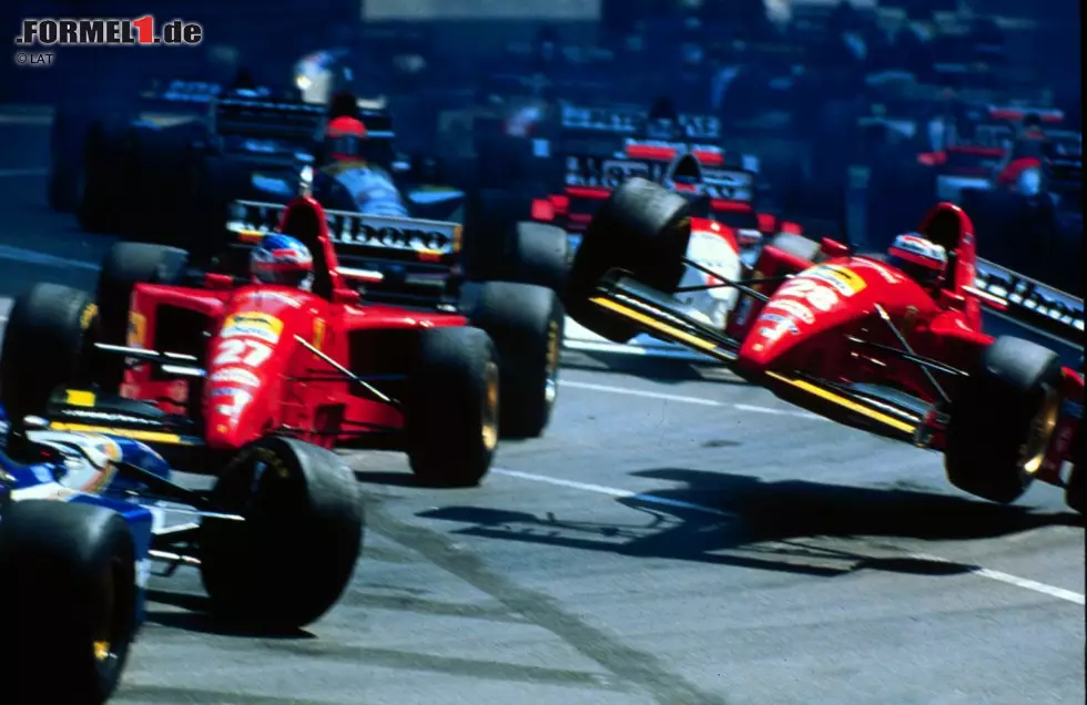 Denn die Saison 1995 bringt für Berger zwar insgesamt sechs Podestplätze, aber auch wilde Ablfüge wie in Monte Carlo. Nach dem Startabbruch infolge der Kollision mit Teamkollege Jean Alesi und Williams-Pilot David Coulthard wird Berger im Fürstentum Dritter. Foto zur News: Denn die Saison 1995 bringt für Berger zwar insgesamt sechs Podestplätze, aber auch wilde Ablfüge wie in Monte Carlo. Nach dem Startabbruch infolge der Kollision mit Teamkollege Jean Alesi und Williams-Pilot David Coulthard wird Berger im Fürstentum Dritter.