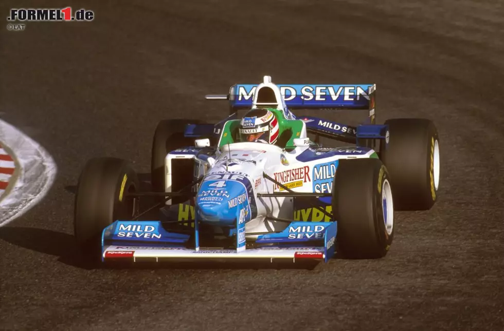 ... im Winter 1995/1996 übernimmt. Mit dem B196 tut sich der Österreicher über weite Strecke der Saison schwer. Das nervöse Heck bereitet ihm anders als Schumacher große Probleme. Foto zur News: ... im Winter 1995/1996 übernimmt. Mit dem B196 tut sich der Österreicher über weite Strecke der Saison schwer. Das nervöse Heck bereitet ihm anders als Schumacher große Probleme.