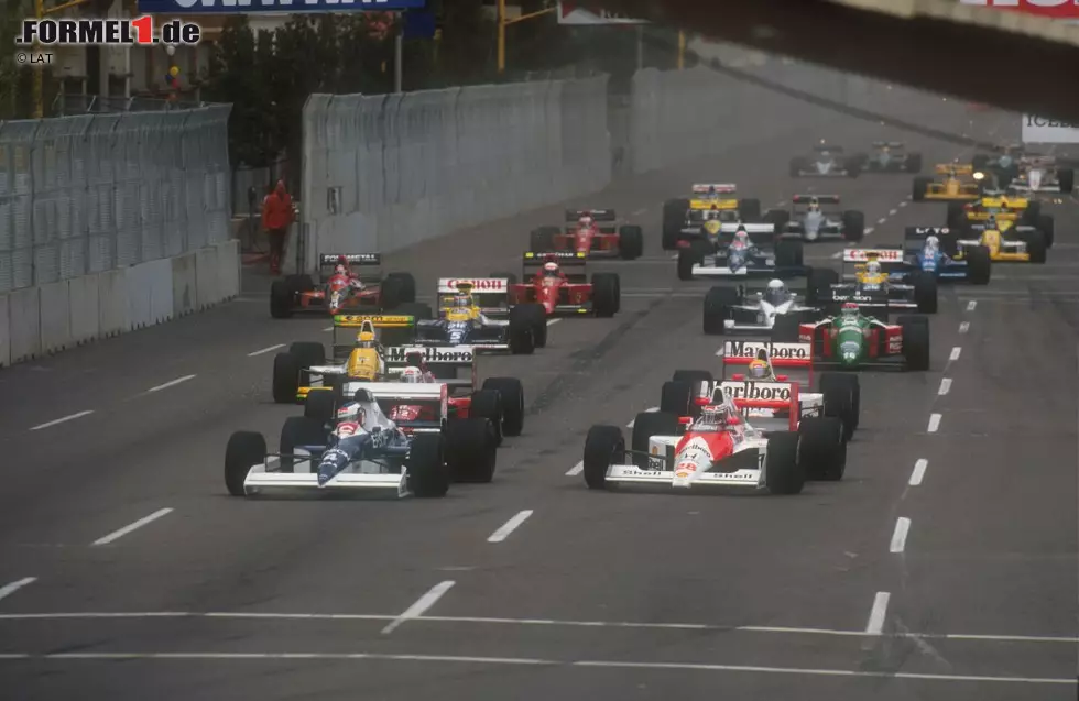 Berger holt sich beim Saisonauftakt in Phoenix die Pole-Position, wird beim Start des Rennens aber noch vor Kurve 1 von Überraschungsmann Jean Alesi (Tyrrell) überholt. Weil Berger im engen McLaren-Cockpit massive Platzprobleme hat, rutscht er wenig später in die Reifenstapel. Sieger in Phoenix: Teamkollege Ayrton Senna. Foto zur News: Berger holt sich beim Saisonauftakt in Phoenix die Pole-Position, wird beim Start des Rennens aber noch vor Kurve 1 von Überraschungsmann Jean Alesi (Tyrrell) überholt. Weil Berger im engen McLaren-Cockpit massive Platzprobleme hat, rutscht er wenig später in die Reifenstapel. Sieger in Phoenix: Teamkollege Ayrton Senna.