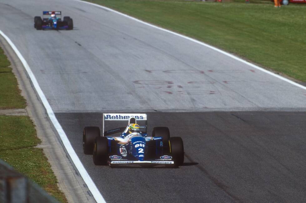 Foto zur News: Die dritte Saisonstation ist der Grand Prix von San Marino in Imola. Am Freitag folgt Neuling Ratzenberger in seinem Simtek-Ford dem Williams-Renault vom dreimaligen Weltmeister Ayrton Senna. Am Samstag verunglückt Ratzenberger in der Villeneuve-Kurve, am Sonntag Senna in der Tamburello-Kurve.